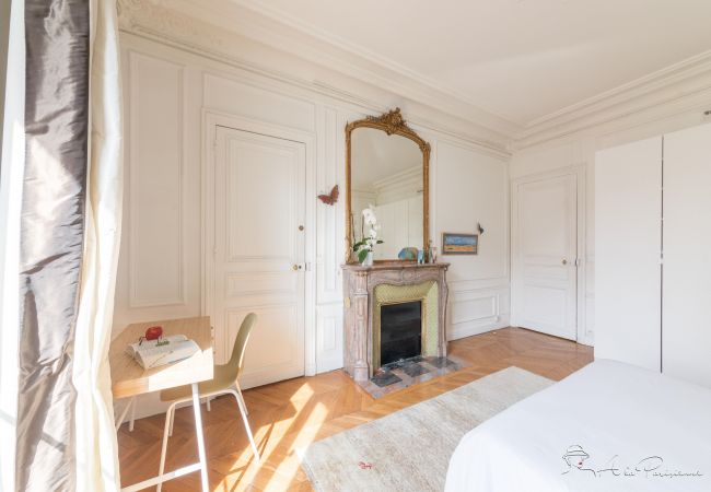 Appartement à Paris - Champs Elysées Classic