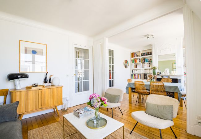 Appartement à Paris - Tour Eiffel Belle Vue Appartement à Paris - Tour Eiffel Belle Vue