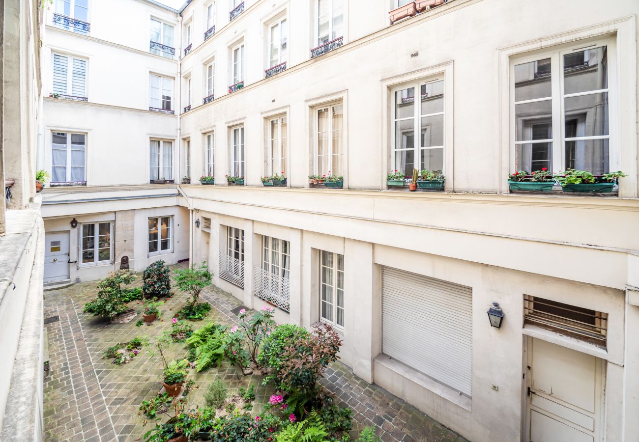 Appartement à Paris - Bon Marché Rousselet