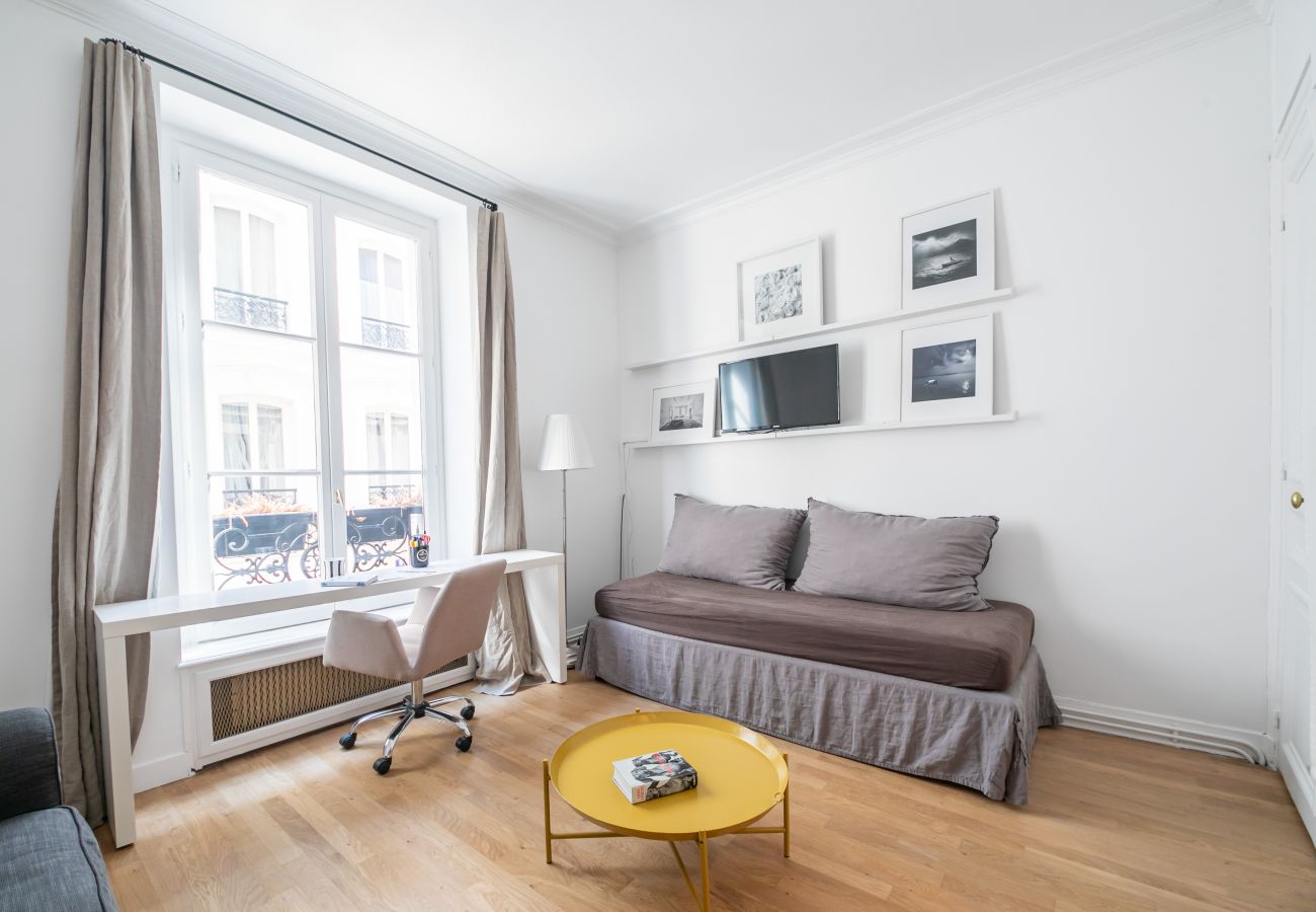 Apartment in Paris - Alma Tour Eiffel