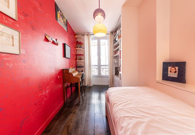 Apartment in Paris - Odeon Saint Michel Colors