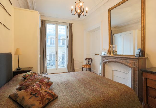 Apartment in Paris - Arc de Triomphe Home
