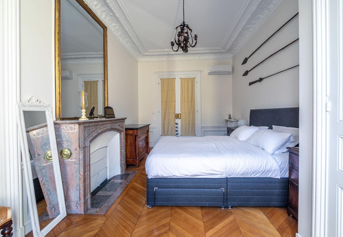Apartment in Paris - Arc de Triomphe Home