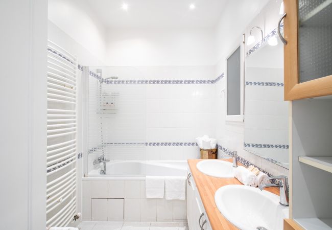 Apartment in Paris - Grands Boulevards Family Apartment in Paris - Grands Boulevards Family