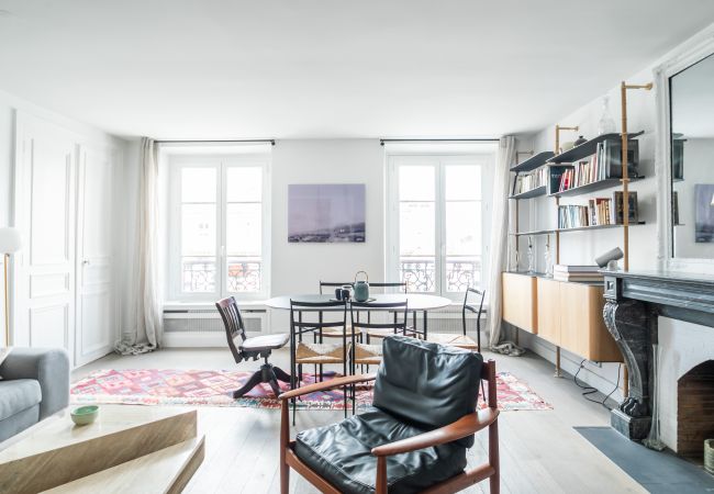 Apartment in Paris - Palais Royal Charm Home