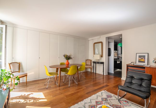 Apartment in Paris - Montmartre Vintage Apartment in Paris - Montmartre Vintage