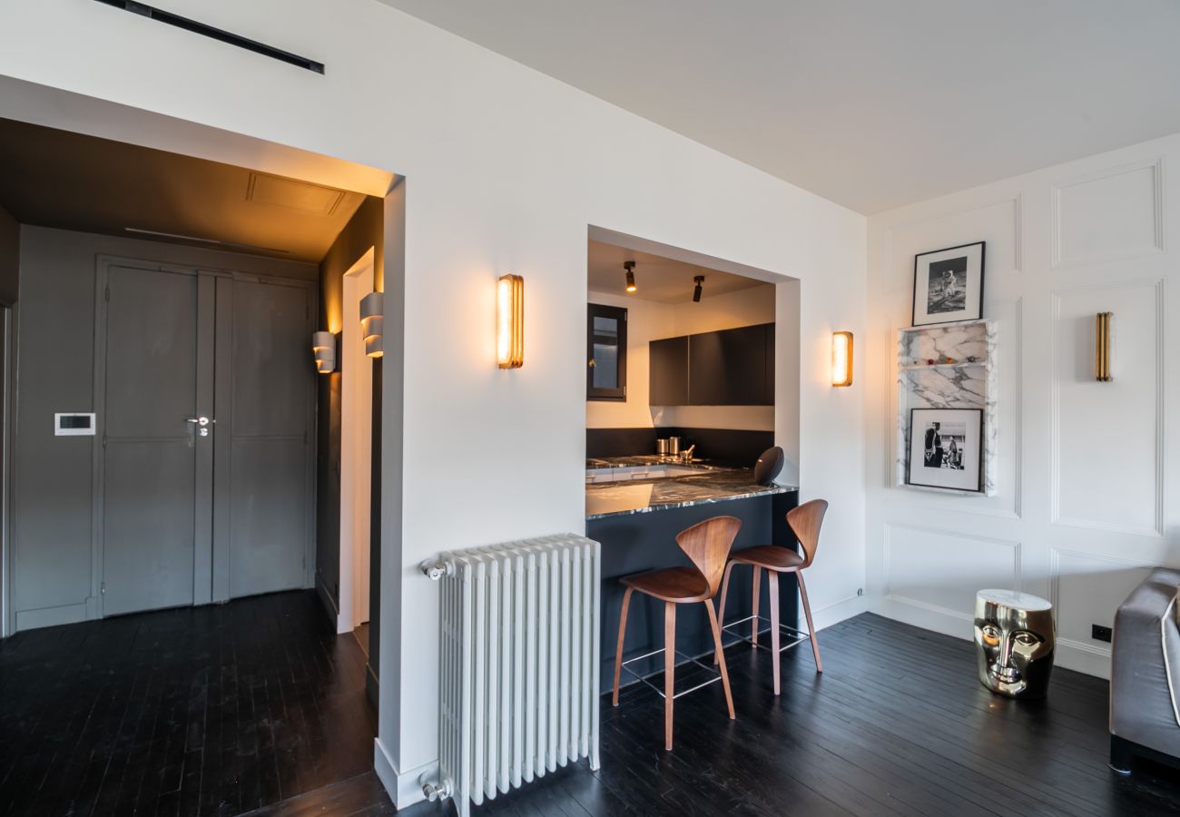 Apartment in Paris - Victor Hugo Design