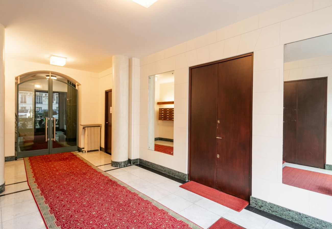 Apartment in Paris - Victor Hugo Design