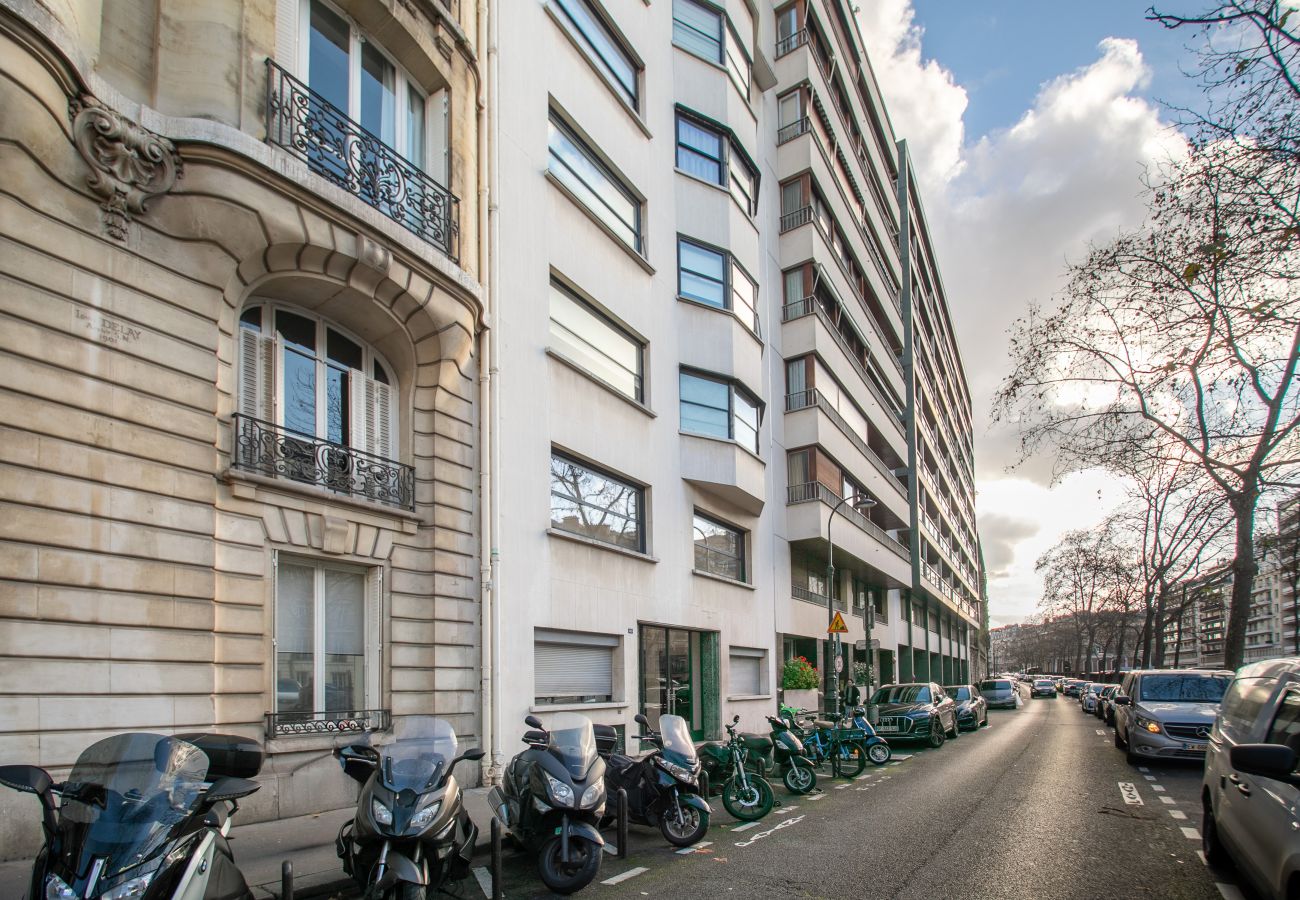Apartment in Paris - Victor Hugo Design