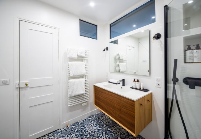 Apartment in Paris - Canal Saint Martin Magenta Apartment in Paris - Canal Saint Martin Magenta