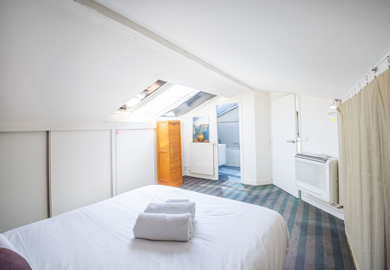 Apartment in Paris - Batignolles Home