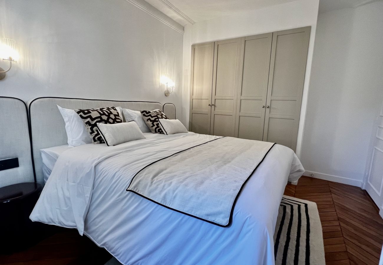 Apartment in Paris - Grenelle Design