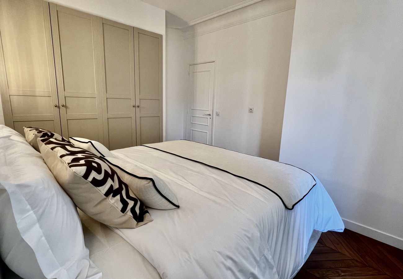 Apartment in Paris - Grenelle Design