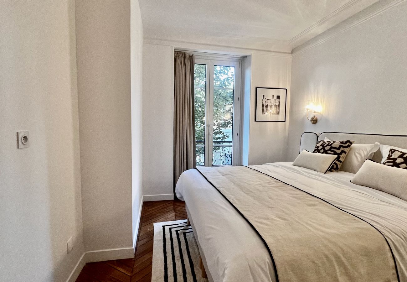 Apartment in Paris - Grenelle Design