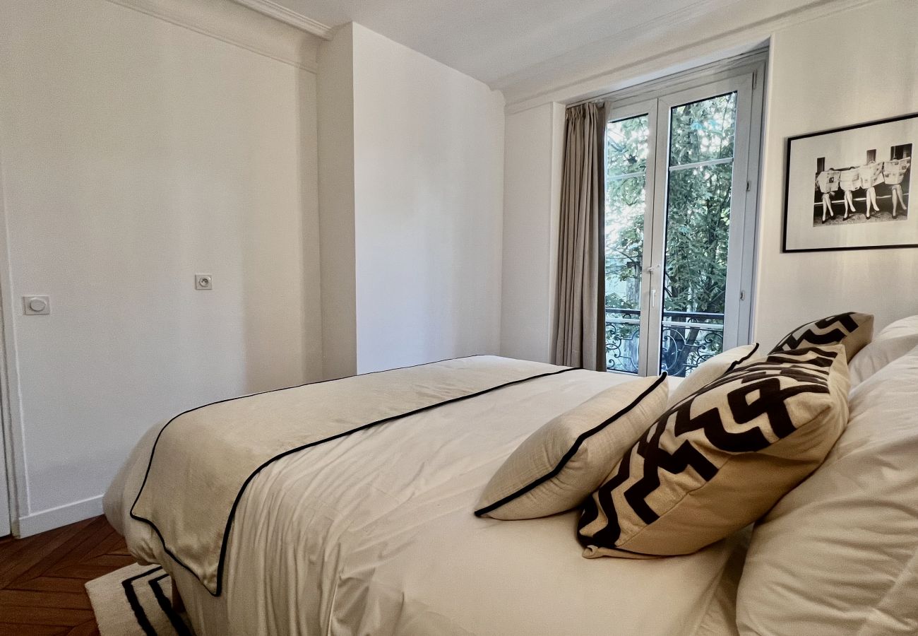 Apartment in Paris - Grenelle Design