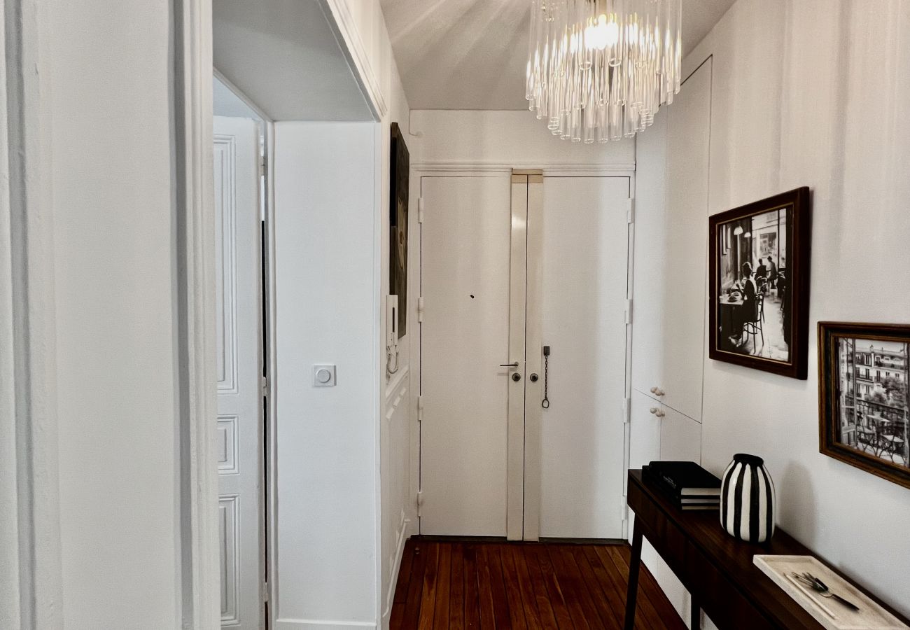 Apartment in Paris - Grenelle Design
