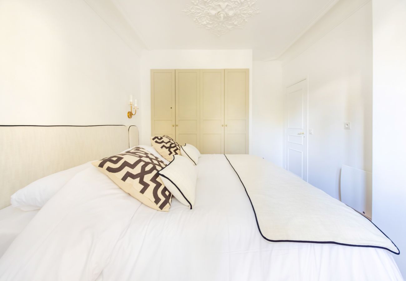 Apartment in Paris - Grenelle Design