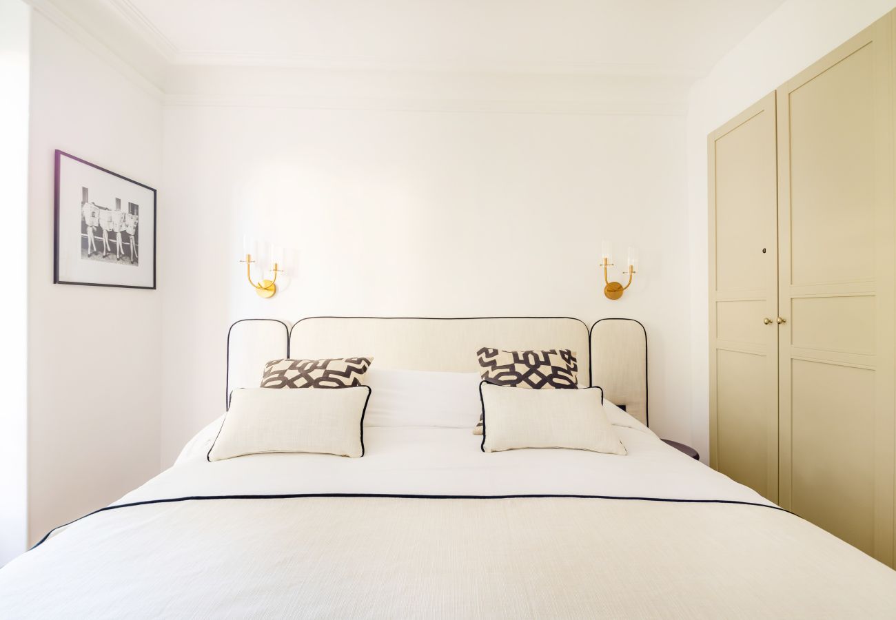 Apartment in Paris - Grenelle Design