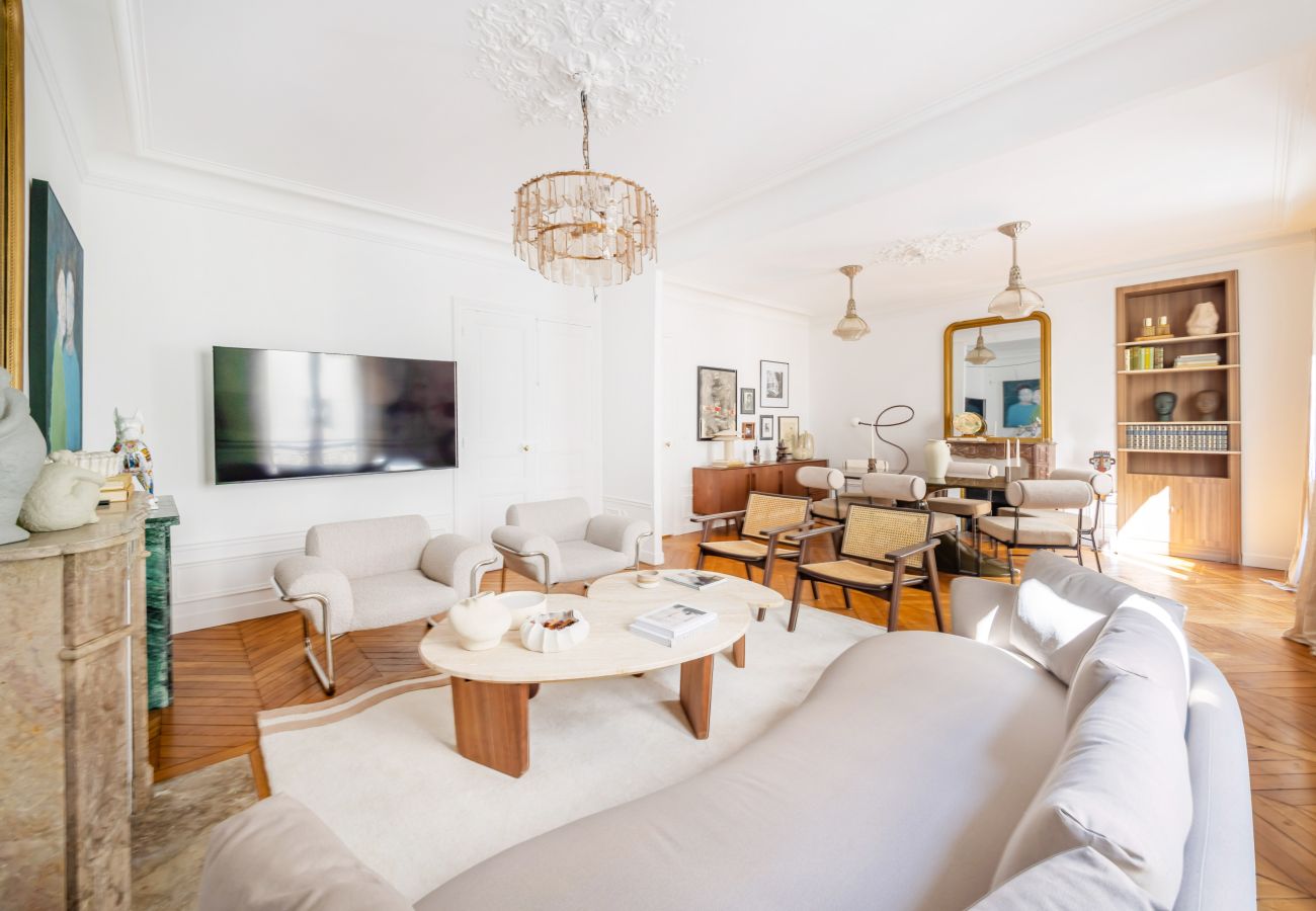 Apartment in Paris - Grenelle Design