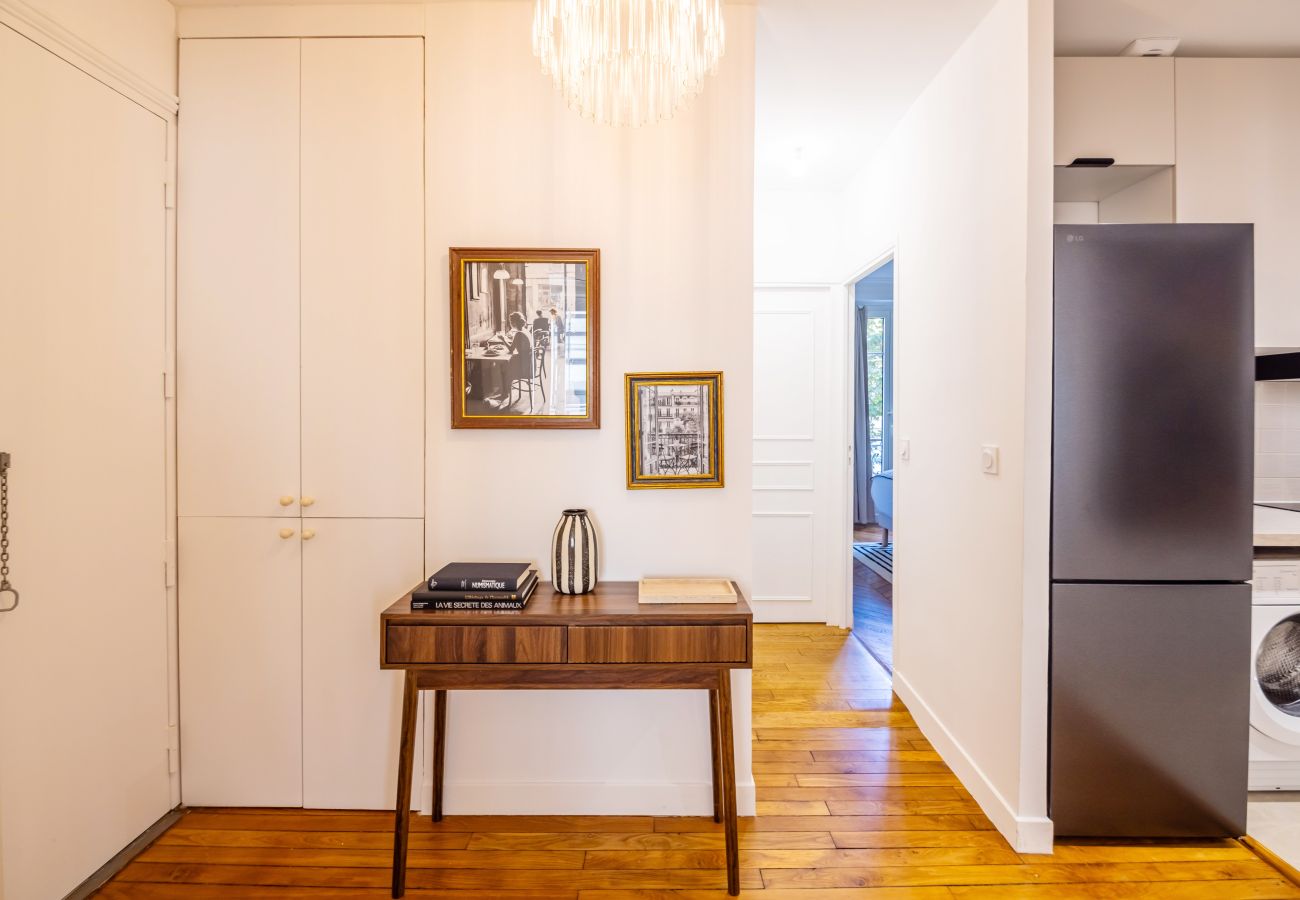 Apartment in Paris - Grenelle Design