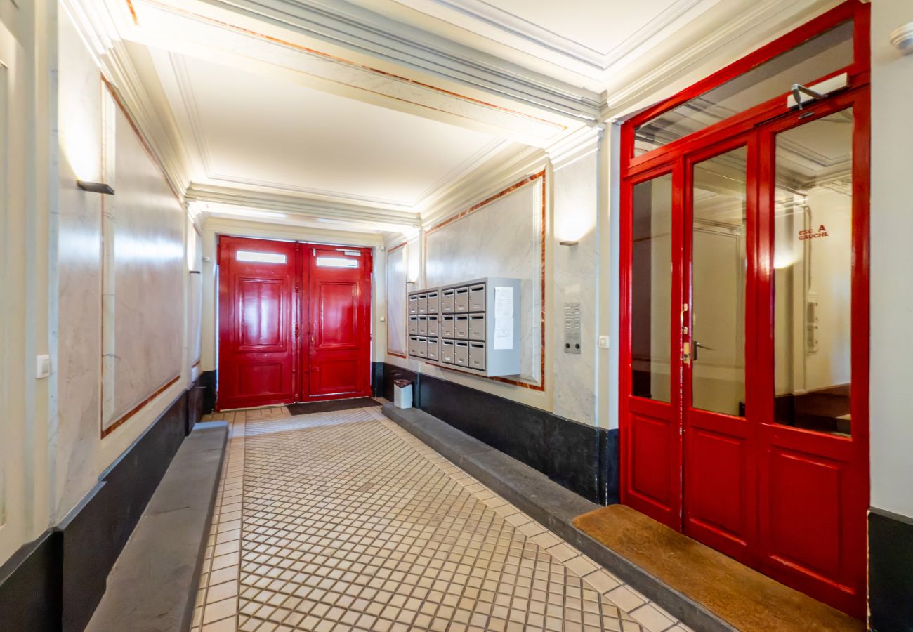 Apartment in Paris - Grenelle Design