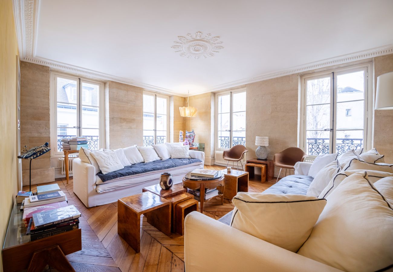 Apartment in Paris - Saint Germain Artiste