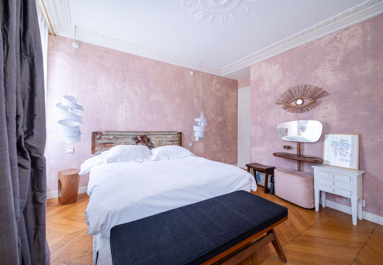 Apartment in Paris - Saint Germain Artiste