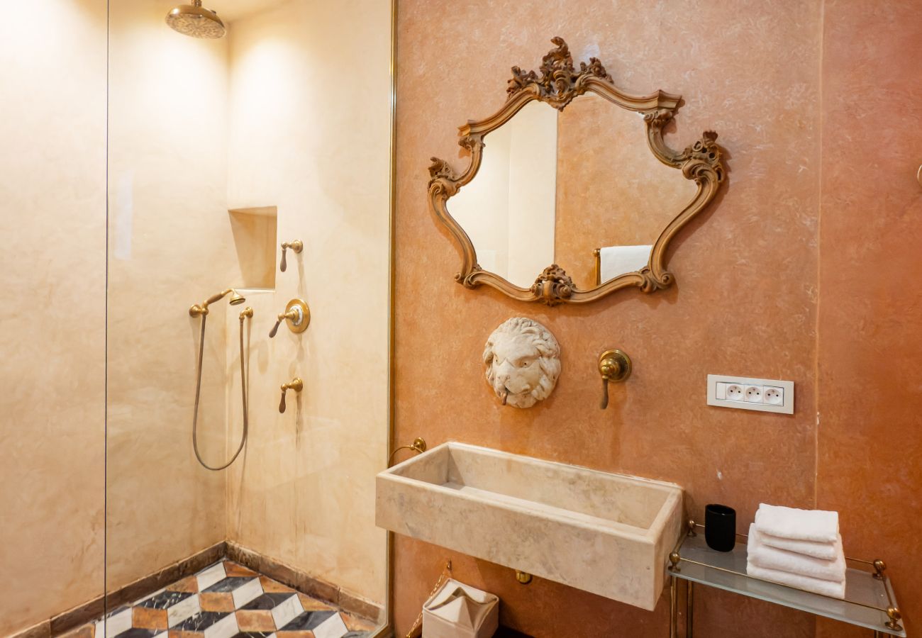 Apartment in Paris - Saint Germain Artiste