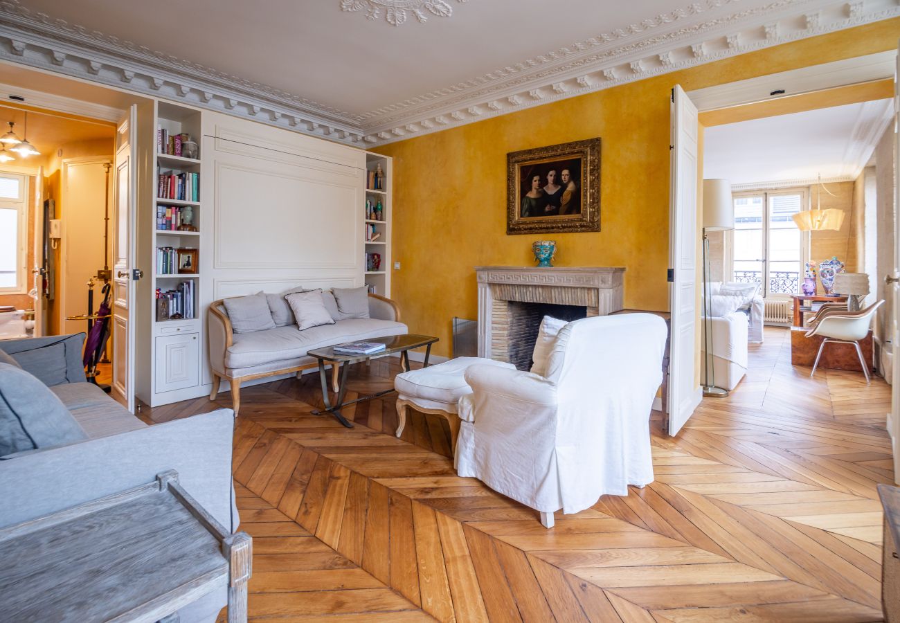 Apartment in Paris - Saint Germain Artiste