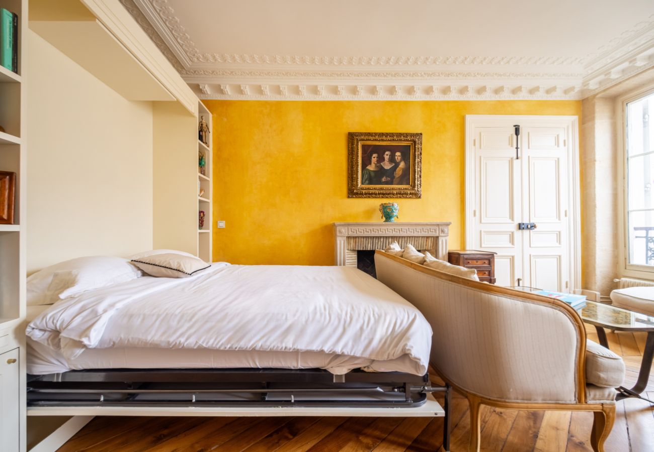 Apartment in Paris - Saint Germain Artiste