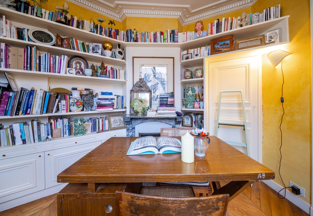 Apartment in Paris - Saint Germain Artiste