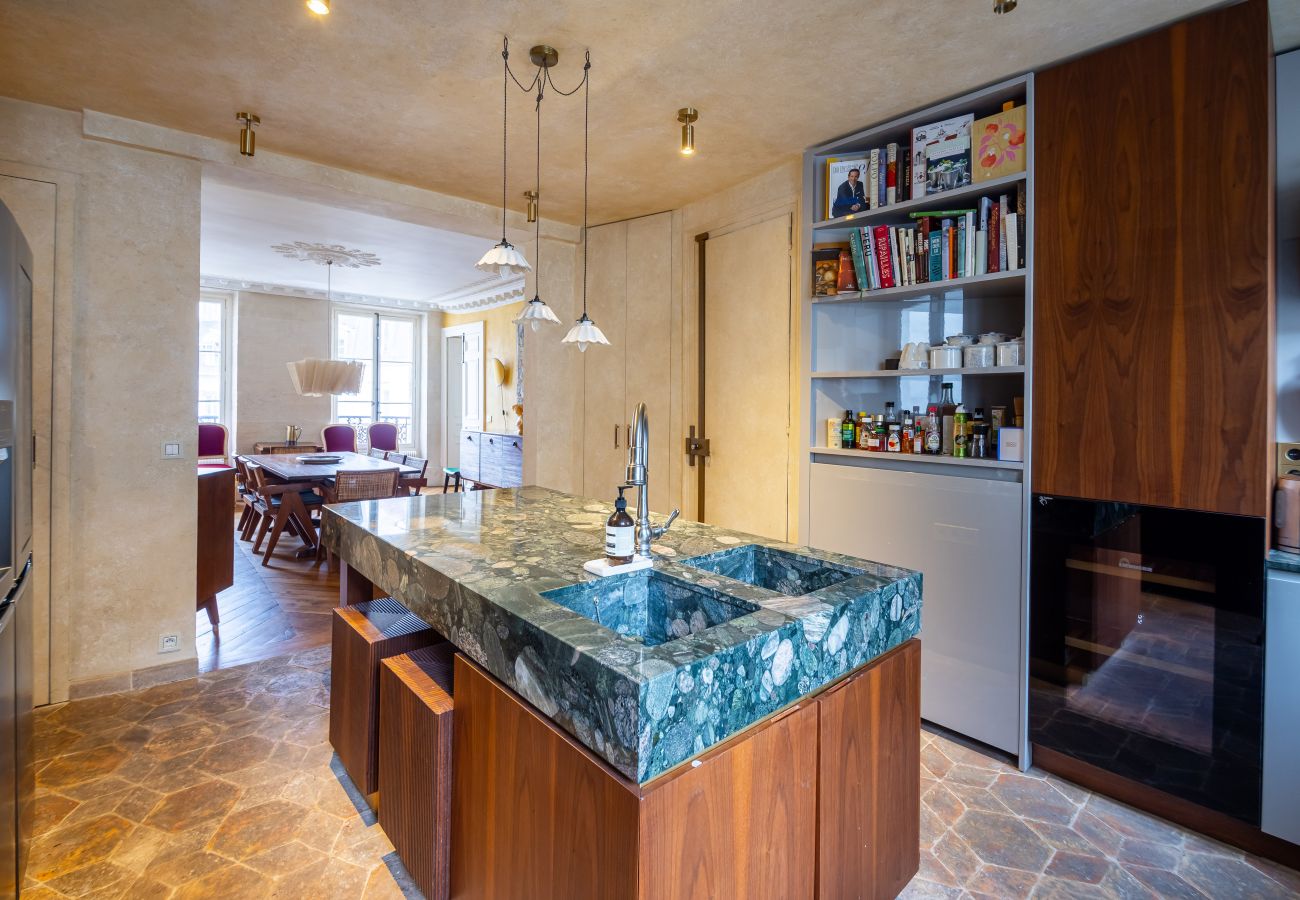 Apartment in Paris - Saint Germain Artiste