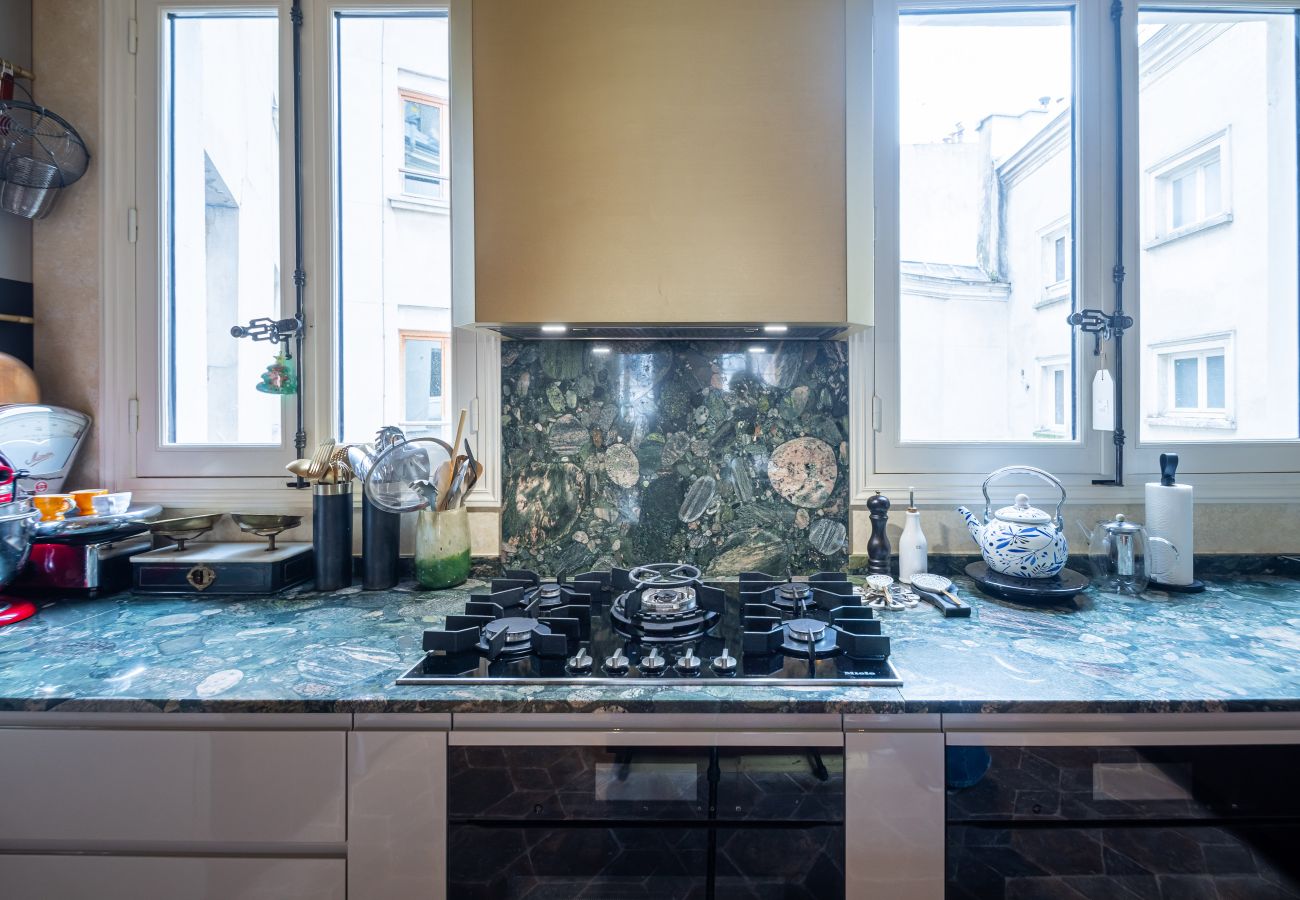 Apartment in Paris - Saint Germain Artiste