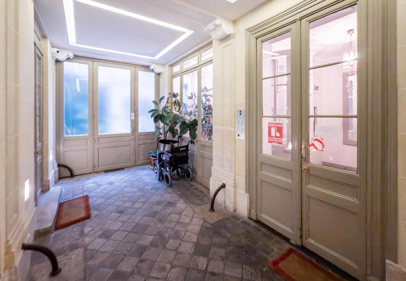 Apartment in Paris - Saint Germain Artiste