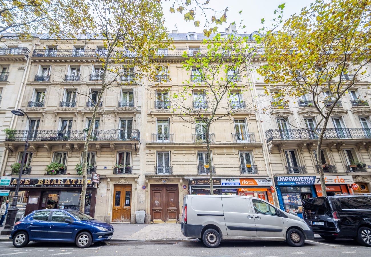 Apartment in Paris - Gare du Nord Design