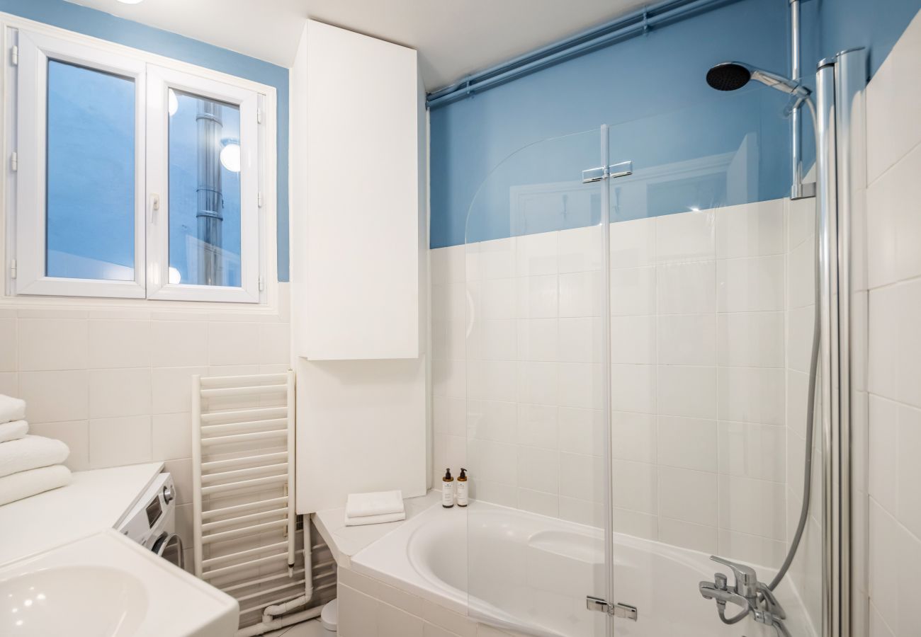 Apartment in Paris - Gare du Nord Design