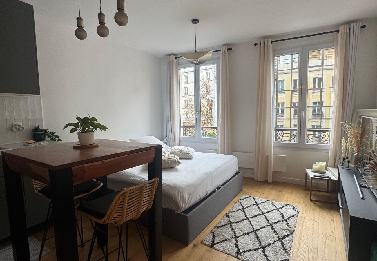 Apartment in Paris - Belleville Studio