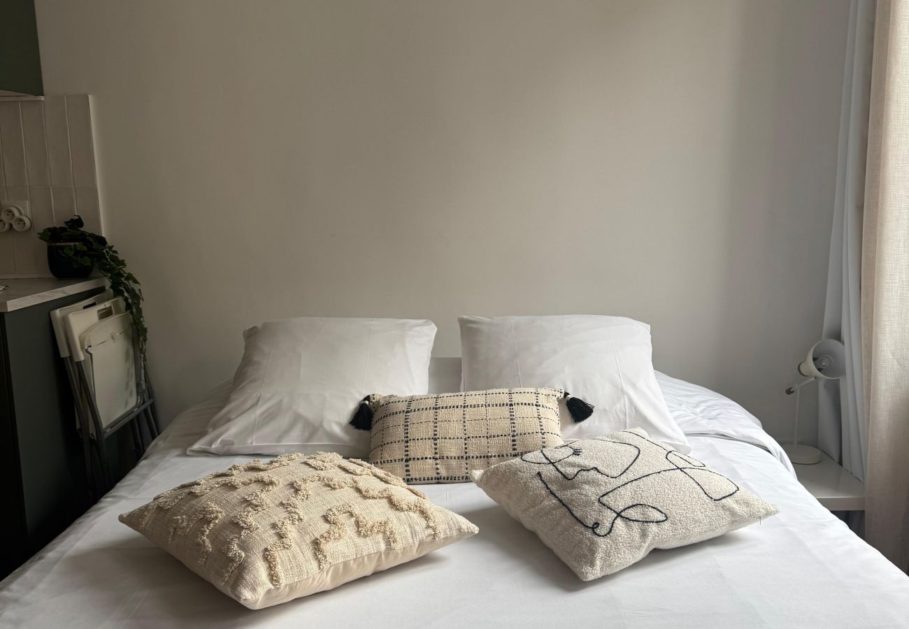 Apartment in Paris - Belleville Studio