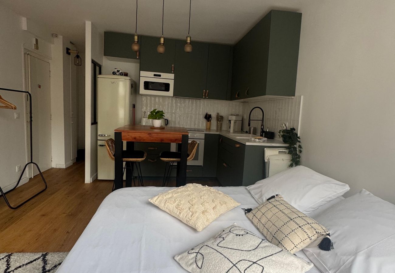 Apartment in Paris - Belleville Studio