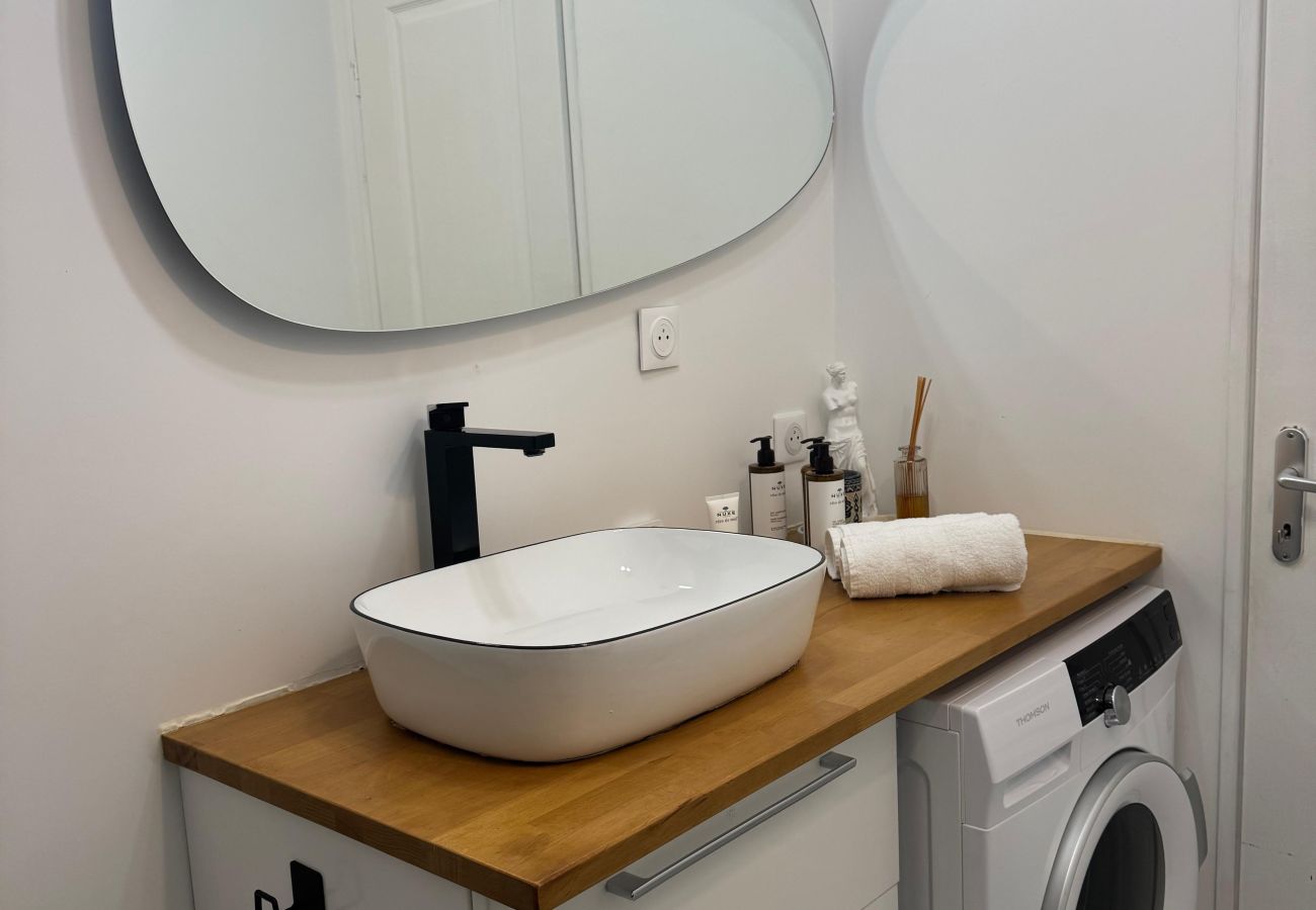 Apartment in Paris - Belleville Studio