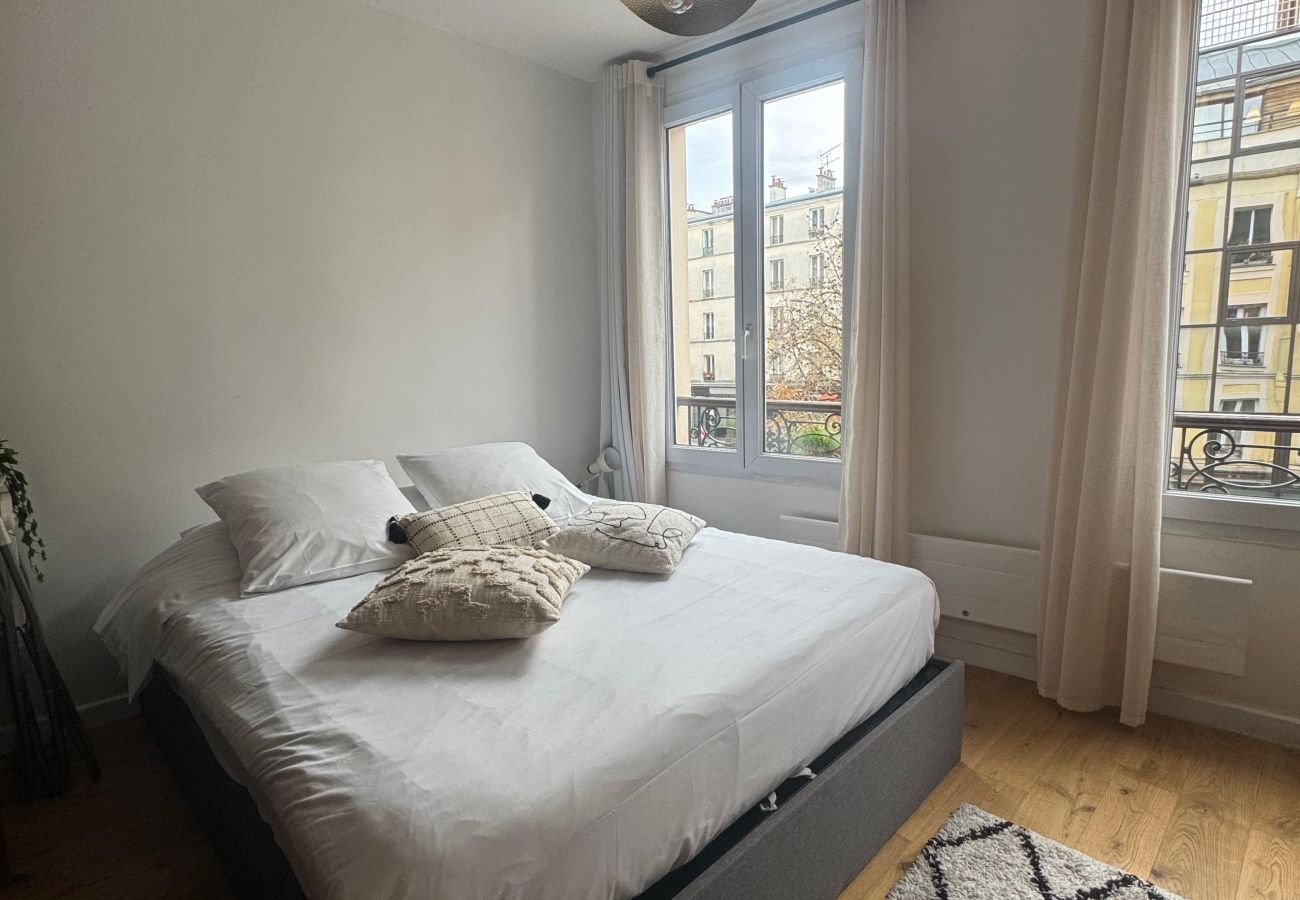 Apartment in Paris - Belleville Studio