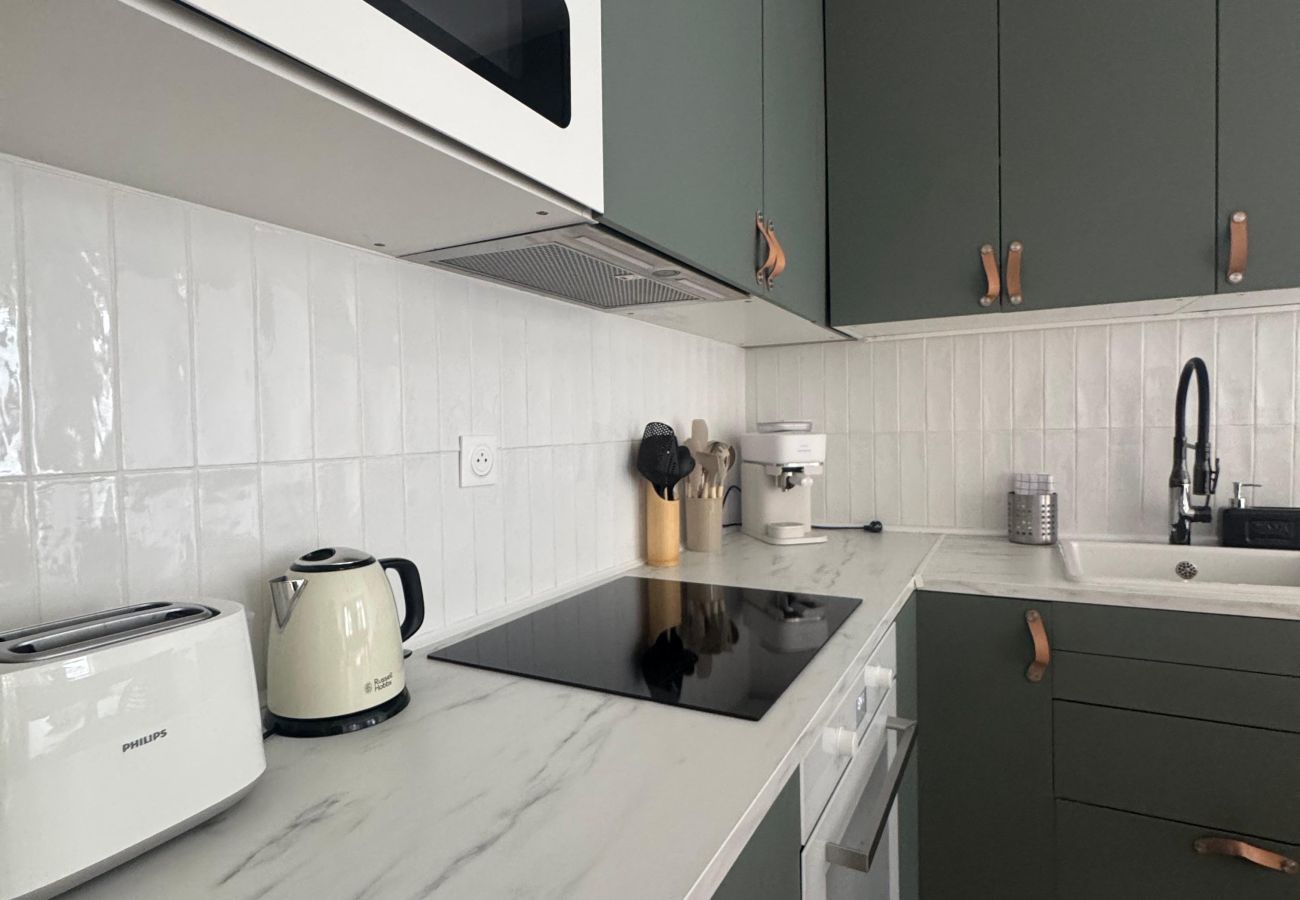 Apartment in Paris - Belleville Studio