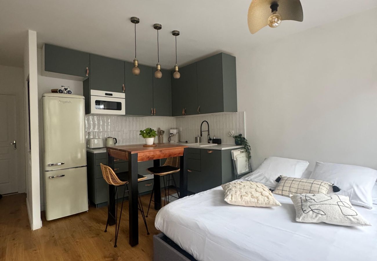 Apartment in Paris - Belleville Studio