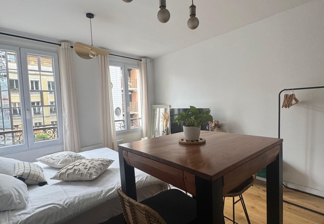 Apartment in Paris - Belleville Studio