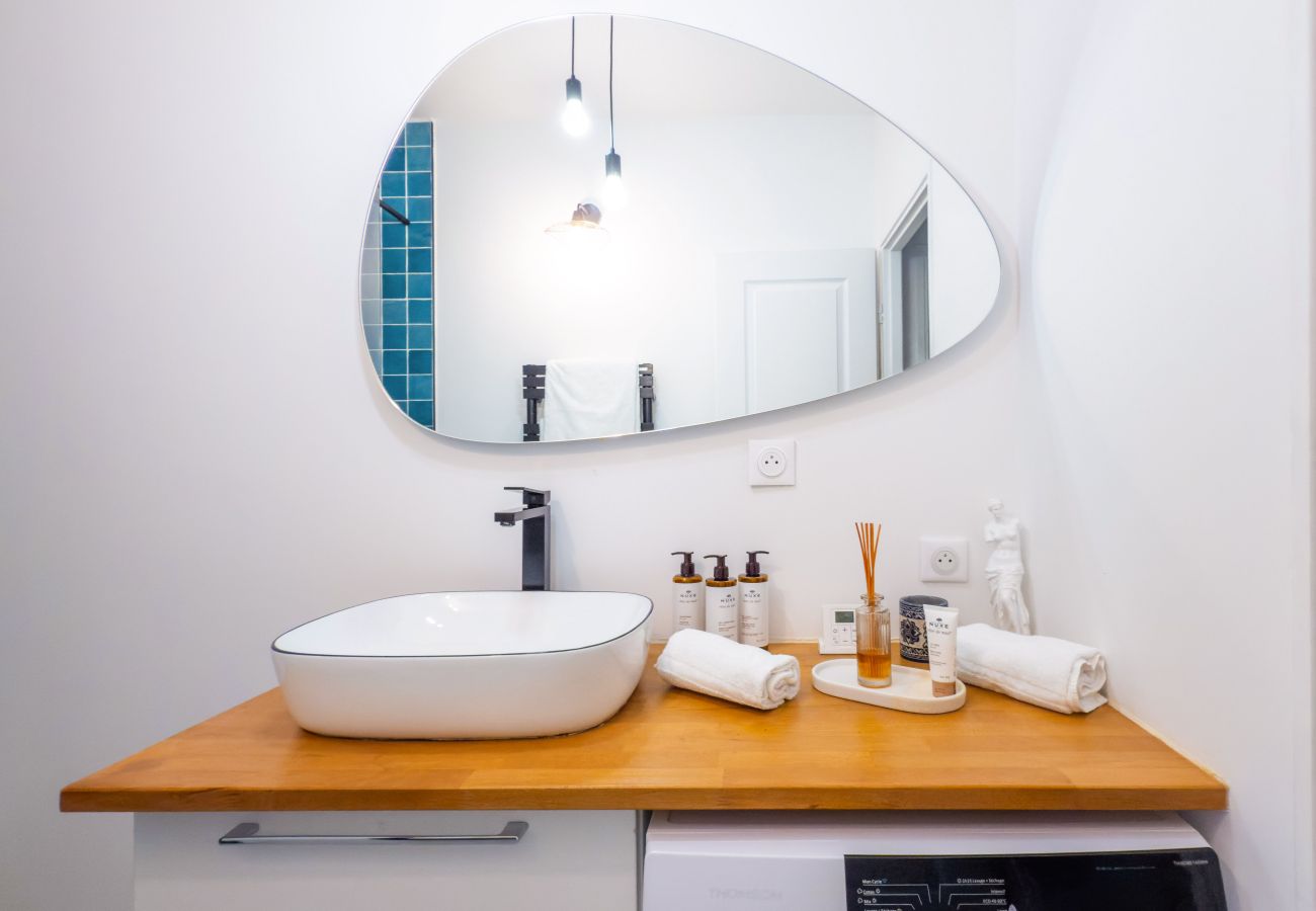 Apartment in Paris - Belleville Studio