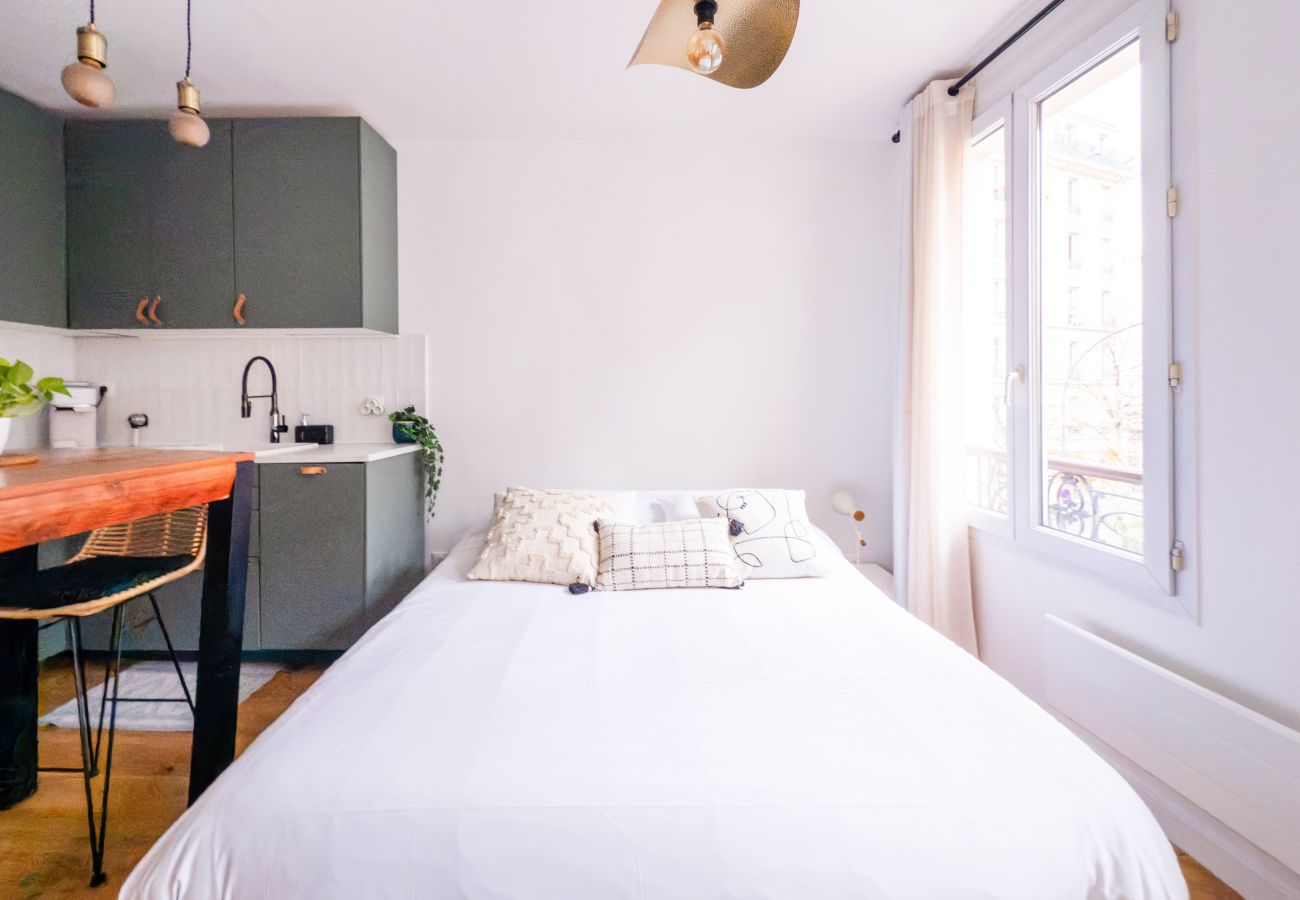 Apartment in Paris - Belleville Studio