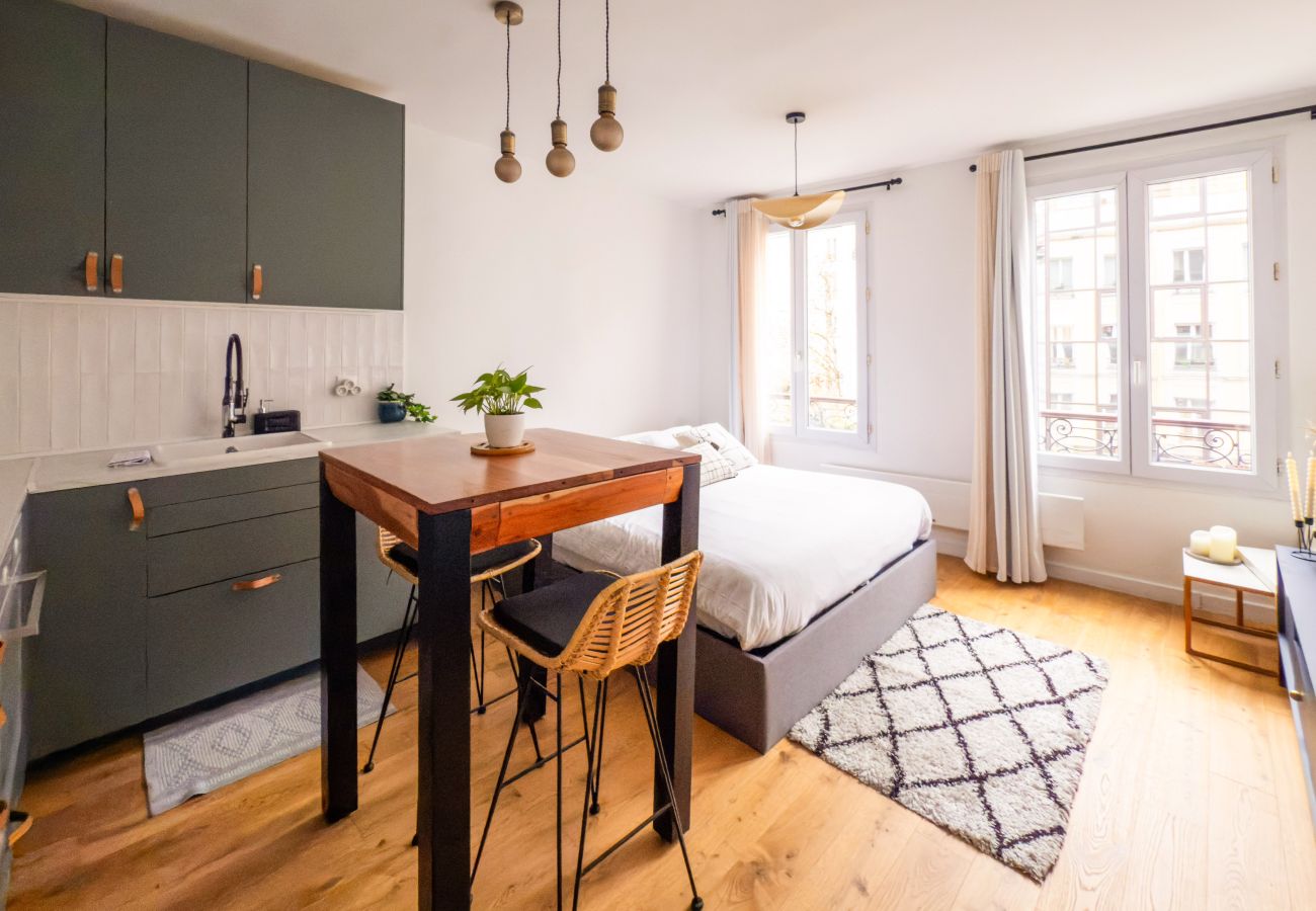 Apartment in Paris - Belleville Studio