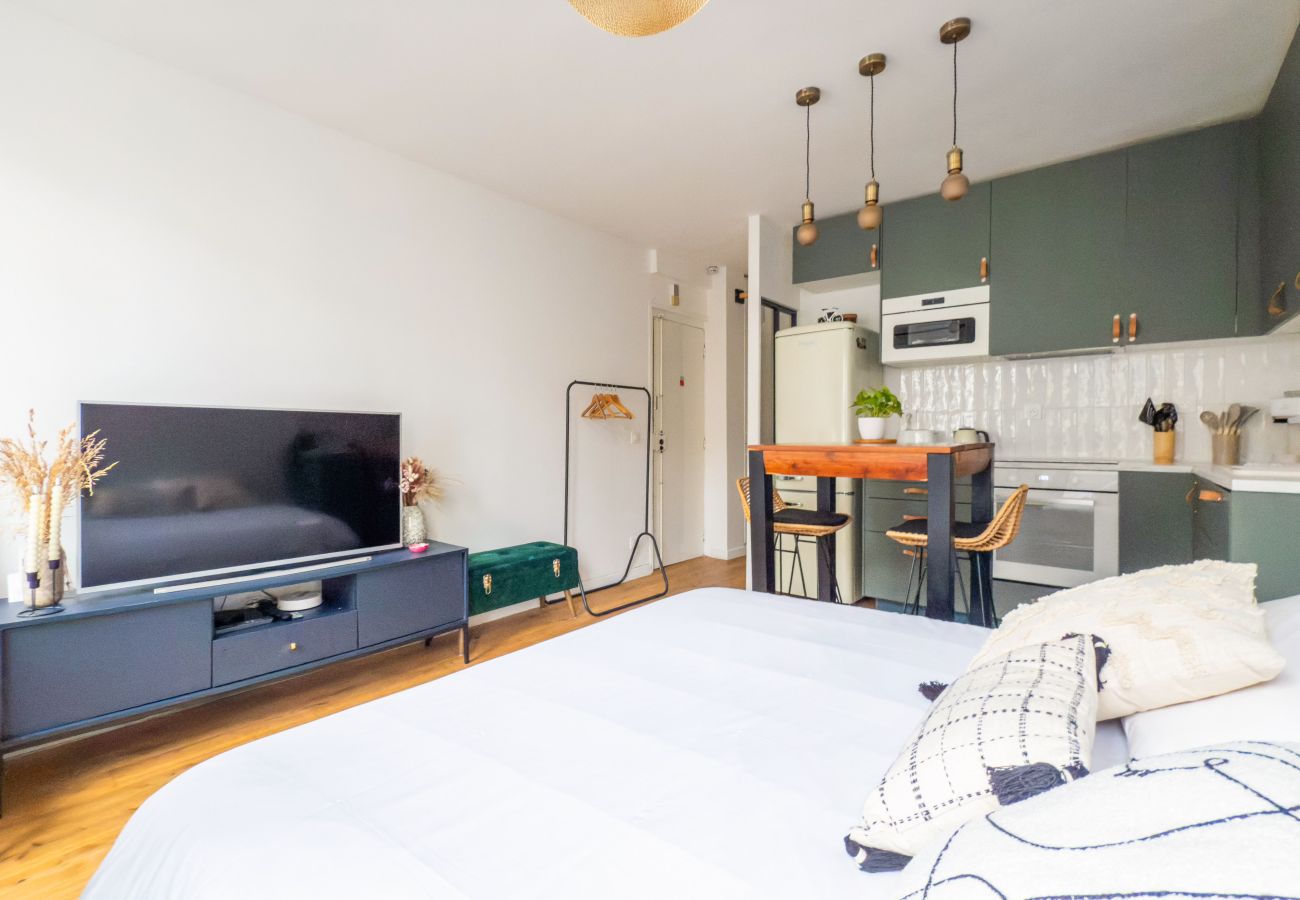 Apartment in Paris - Belleville Studio