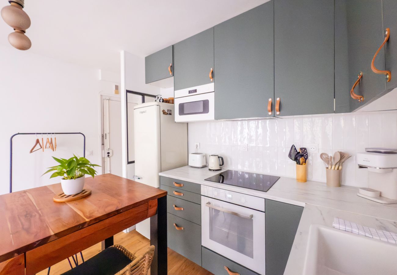 Apartment in Paris - Belleville Studio