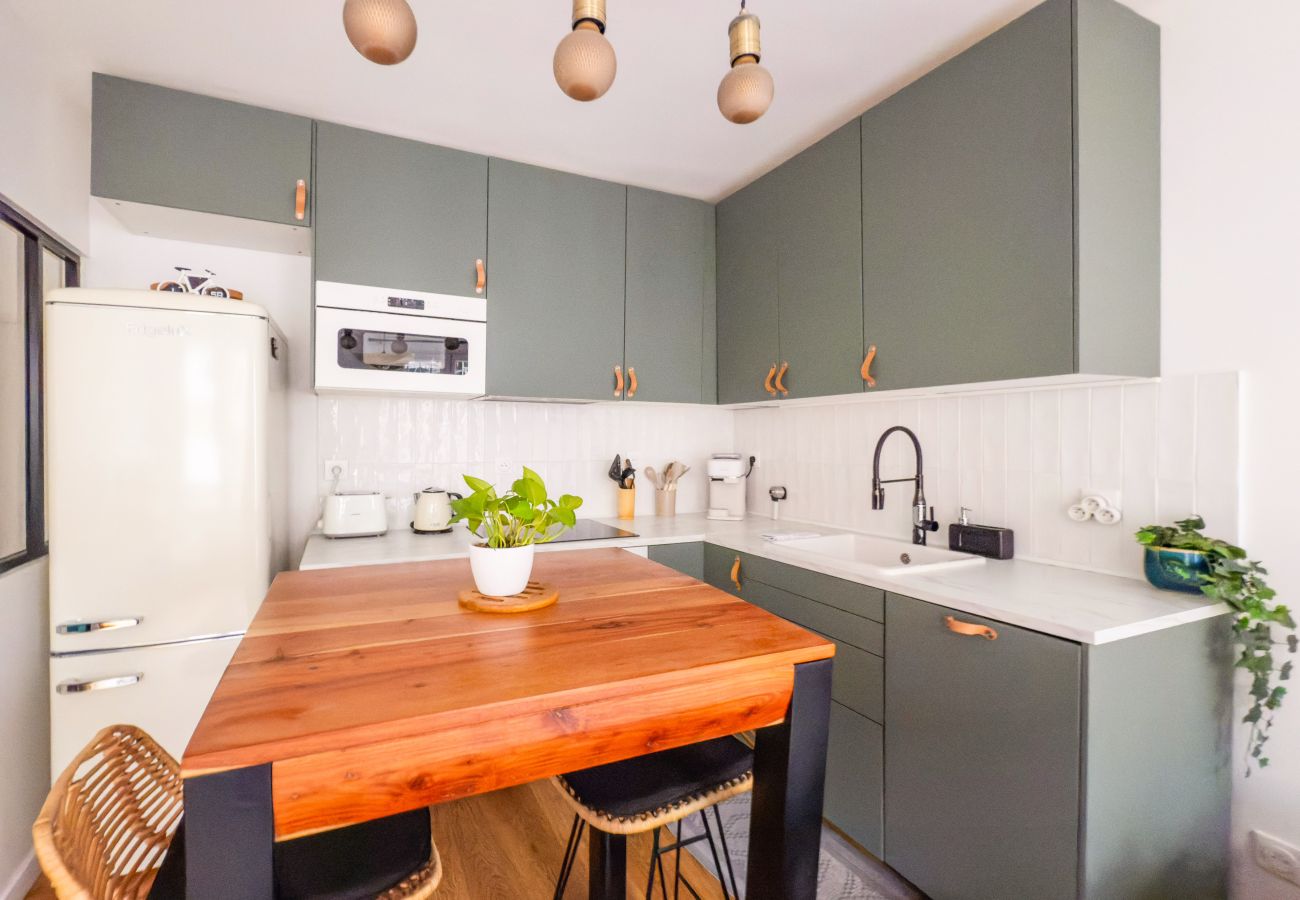 Apartment in Paris - Belleville Studio